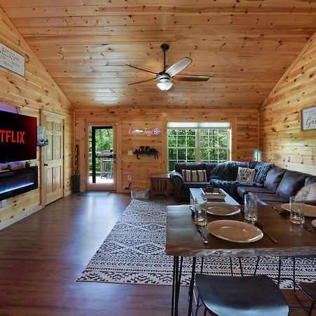 Enchanted Forest Cabin And Teepee! Lights & Laser Show! Private Hot Tub! Unique Stay! 세비어빌 외부 사진