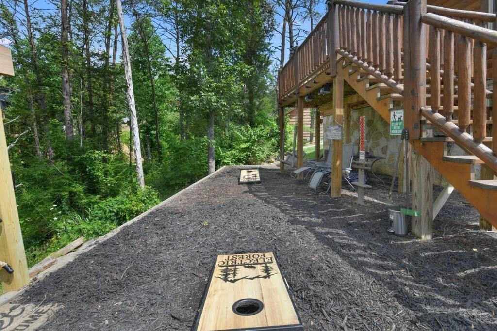 Enchanted Forest Cabin And Teepee! Lights & Laser Show! Private Hot Tub! Unique Stay! 세비어빌 외부 사진