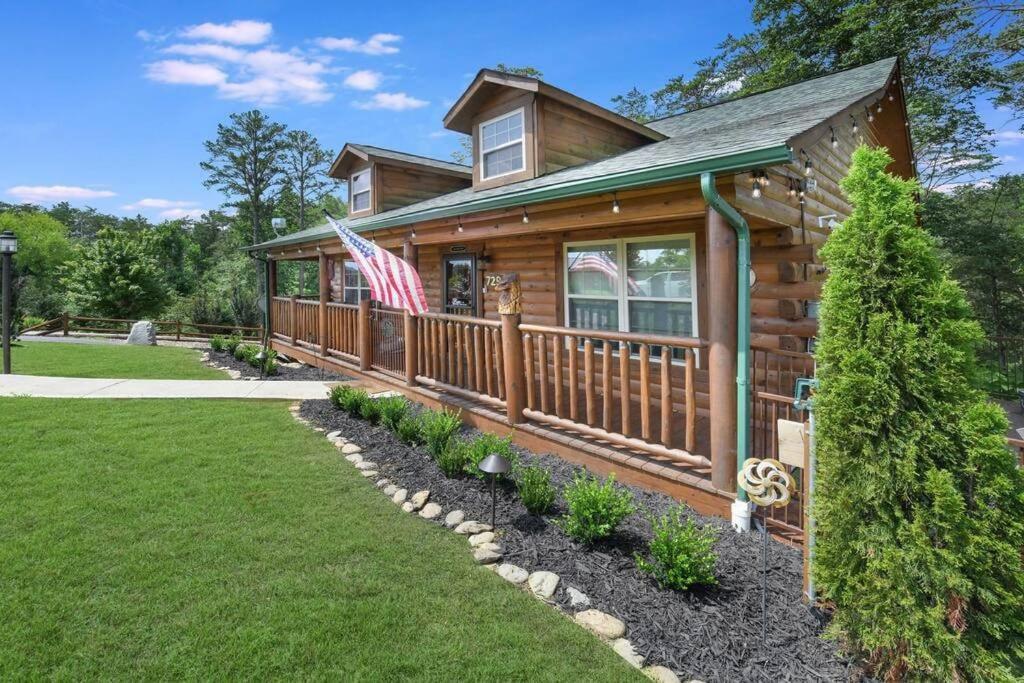 Enchanted Forest Cabin And Teepee! Lights & Laser Show! Private Hot Tub! Unique Stay! 세비어빌 외부 사진