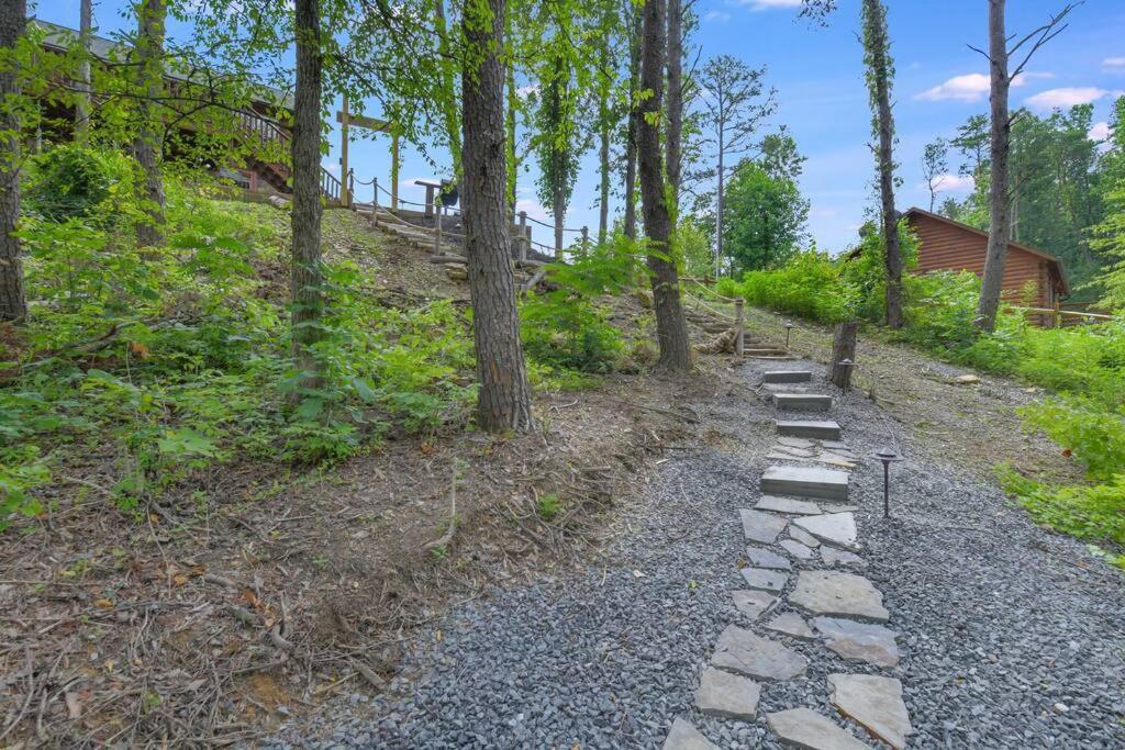 Enchanted Forest Cabin And Teepee! Lights & Laser Show! Private Hot Tub! Unique Stay! 세비어빌 외부 사진