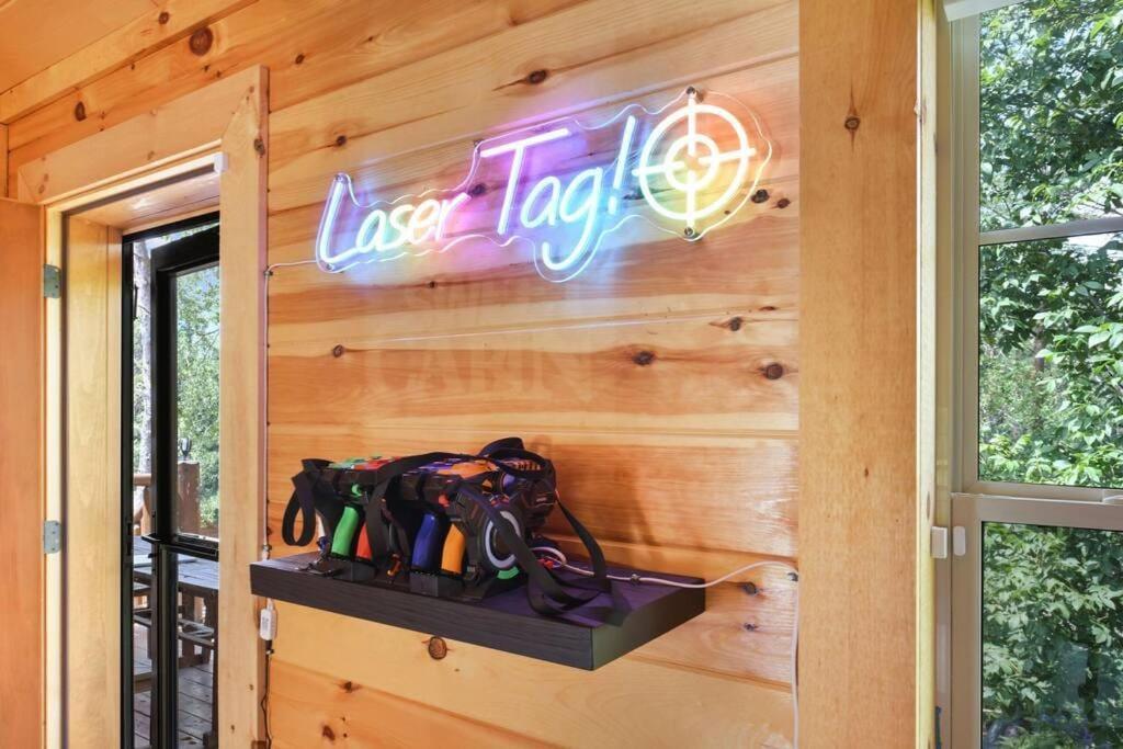 Enchanted Forest Cabin And Teepee! Lights & Laser Show! Private Hot Tub! Unique Stay! 세비어빌 외부 사진