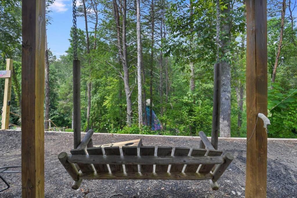 Enchanted Forest Cabin And Teepee! Lights & Laser Show! Private Hot Tub! Unique Stay! 세비어빌 외부 사진