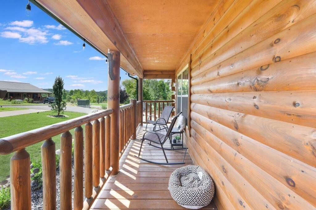 Enchanted Forest Cabin And Teepee! Lights & Laser Show! Private Hot Tub! Unique Stay! 세비어빌 외부 사진