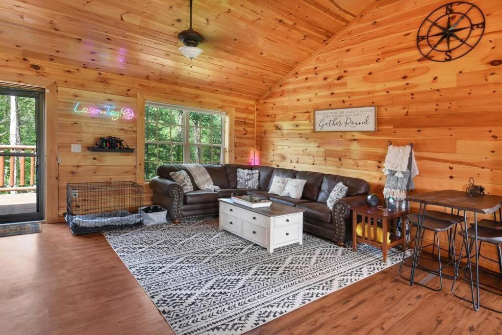 Enchanted Forest Cabin And Teepee! Lights & Laser Show! Private Hot Tub! Unique Stay! 세비어빌 외부 사진