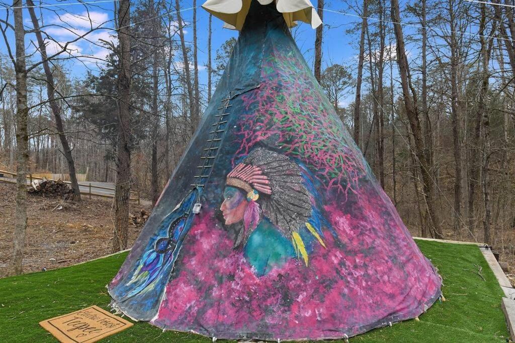 Enchanted Forest Cabin And Teepee! Lights & Laser Show! Private Hot Tub! Unique Stay! 세비어빌 외부 사진