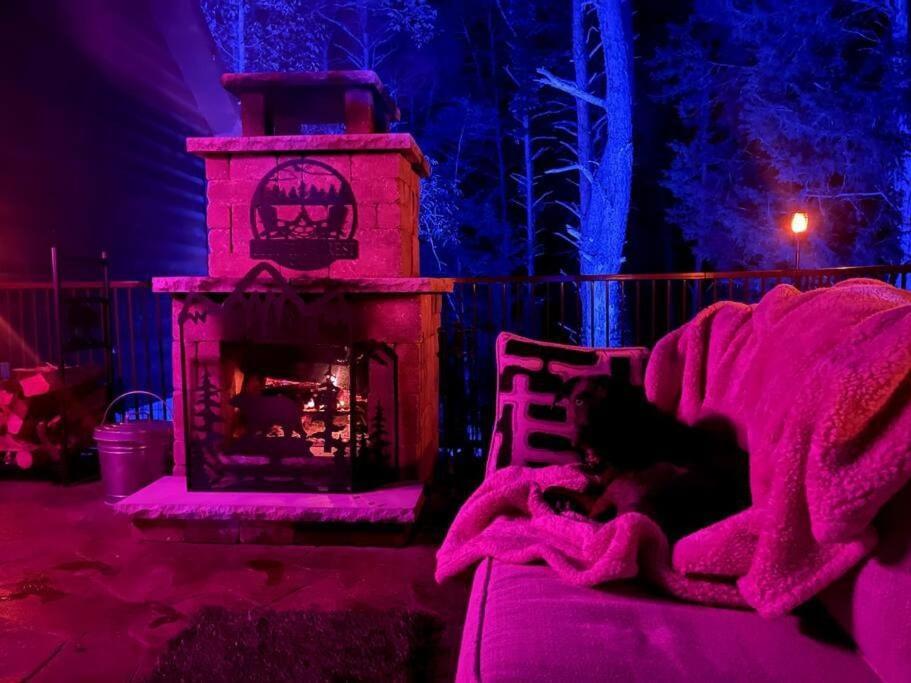Enchanted Forest Cabin And Teepee! Lights & Laser Show! Private Hot Tub! Unique Stay! 세비어빌 외부 사진
