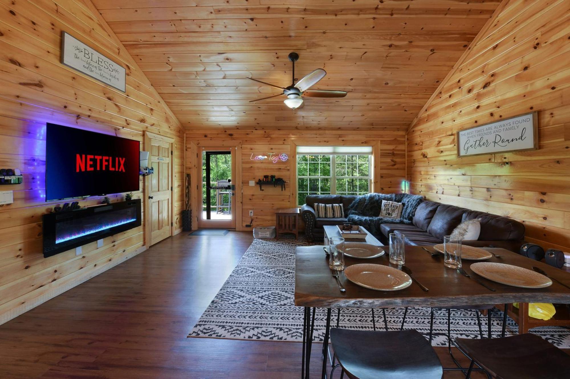 Enchanted Forest Cabin And Teepee! Lights & Laser Show! Private Hot Tub! Unique Stay! 세비어빌 외부 사진