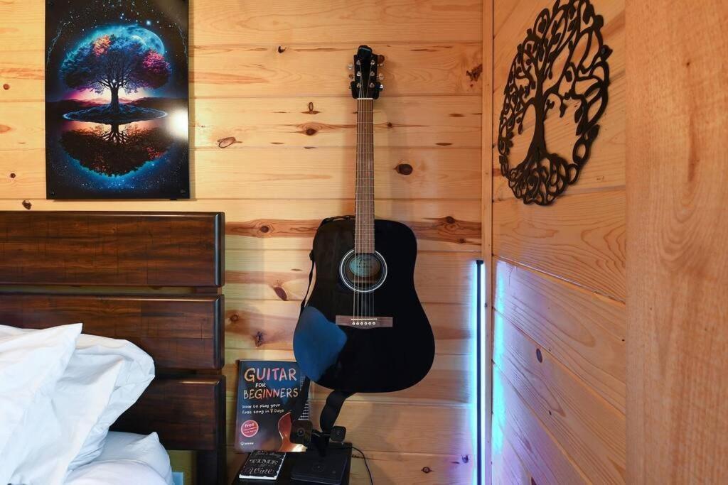 Enchanted Forest Cabin And Teepee! Lights & Laser Show! Private Hot Tub! Unique Stay! 세비어빌 외부 사진