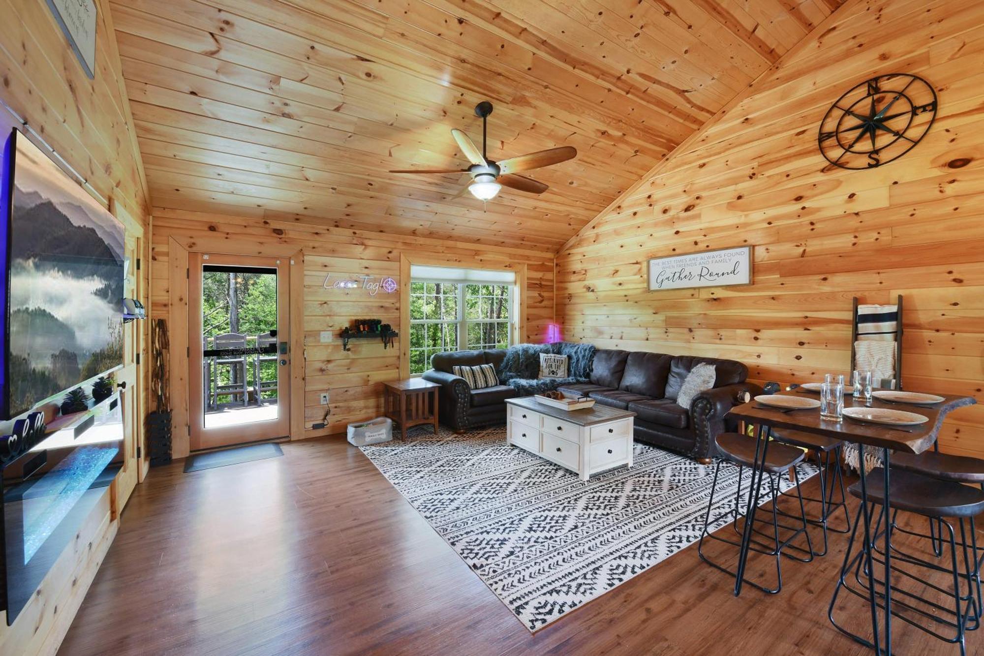 Enchanted Forest Cabin And Teepee! Lights & Laser Show! Private Hot Tub! Unique Stay! 세비어빌 외부 사진