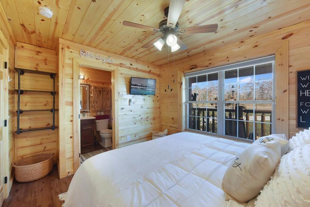 Enchanted Forest Cabin And Teepee! Lights & Laser Show! Private Hot Tub! Unique Stay! 세비어빌 외부 사진