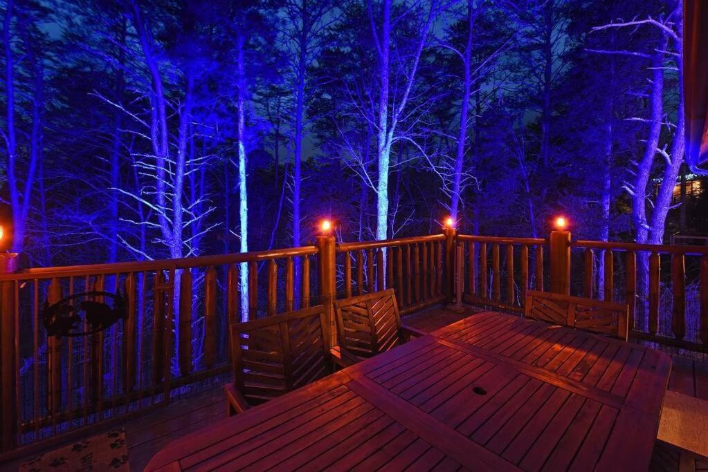 Enchanted Forest Cabin And Teepee! Lights & Laser Show! Private Hot Tub! Unique Stay! 세비어빌 외부 사진