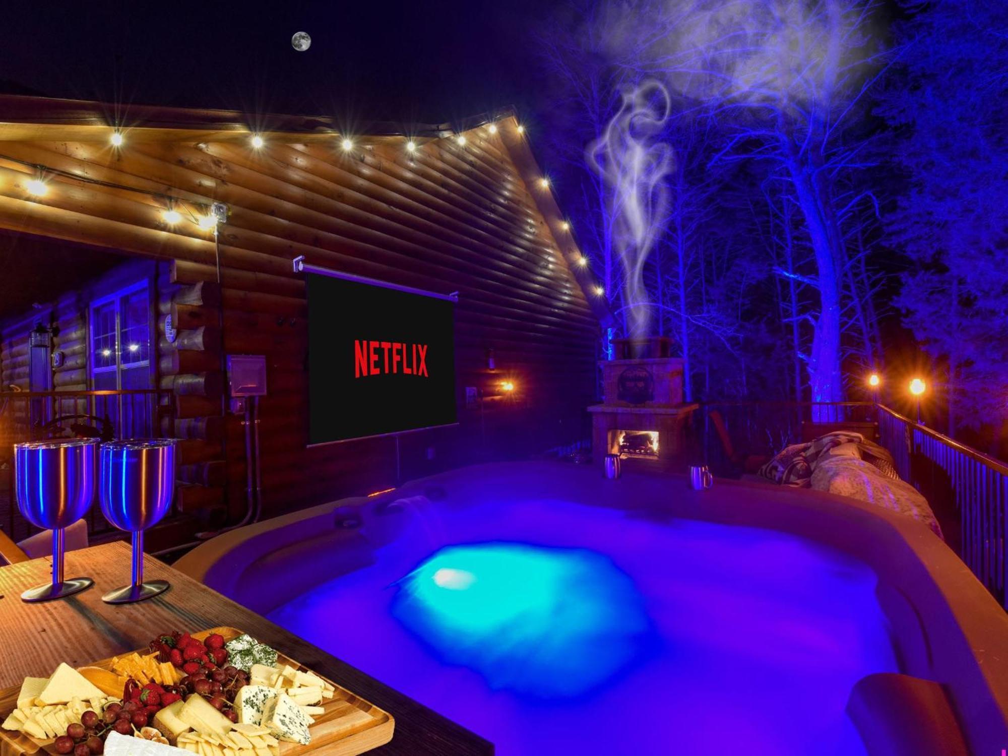 Enchanted Forest Cabin And Teepee! Lights & Laser Show! Private Hot Tub! Unique Stay! 세비어빌 외부 사진